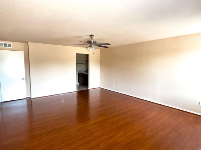 9800 Pagewood Lane 2705, Houston, TX 77042