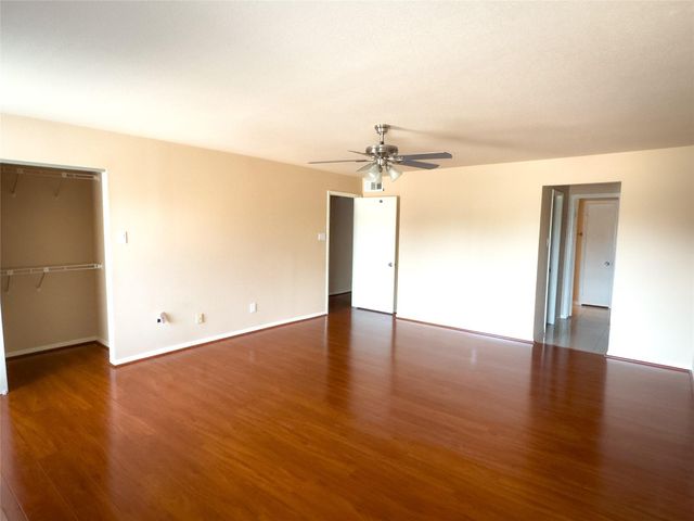 9800 Pagewood Lane 2705, Houston, TX 77042