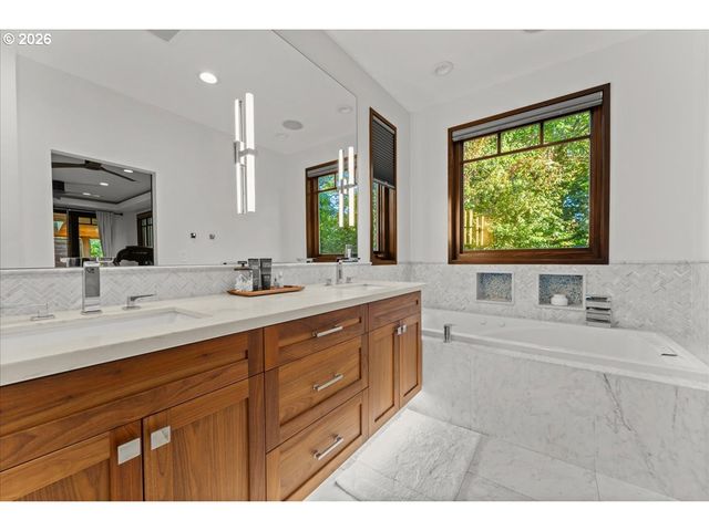 7642 Se HARRISON St, Portland, OR 97215