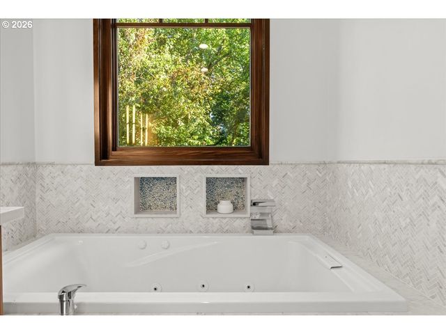 7642 Se HARRISON St, Portland, OR 97215