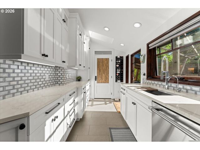 7642 Se HARRISON St, Portland, OR 97215