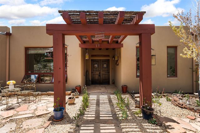 54 Calle Alexia, Santa Fe, NM 87508