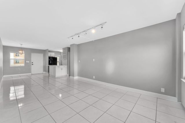 2555 NE 11th St 708, Fort Lauderdale, FL 33304