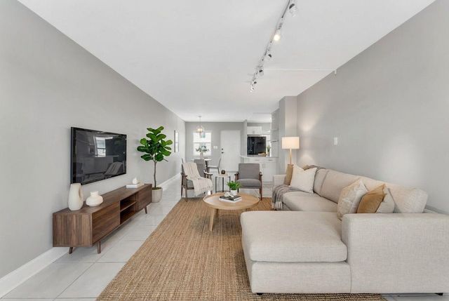 2555 NE 11th St 708, Fort Lauderdale, FL 33304