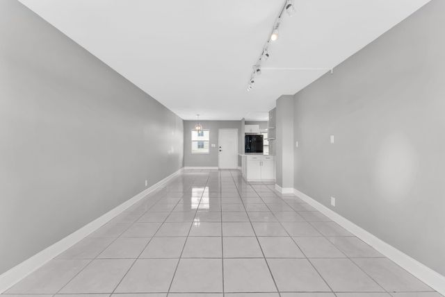 2555 NE 11th St 708, Fort Lauderdale, FL 33304