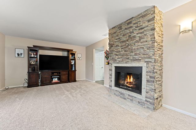 2610 Knollwood Drive, Crown Point, IN 46307