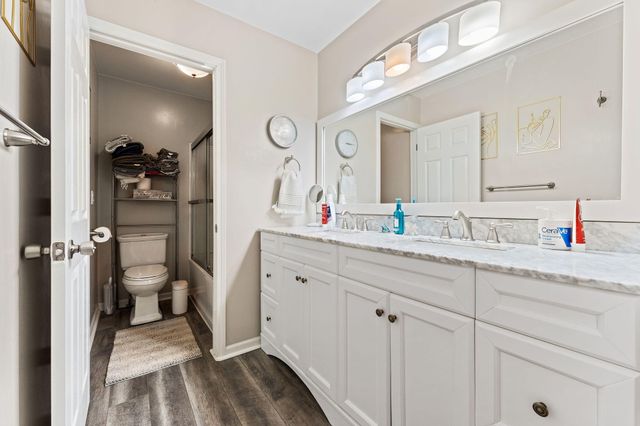 2610 Knollwood Drive, Crown Point, IN 46307