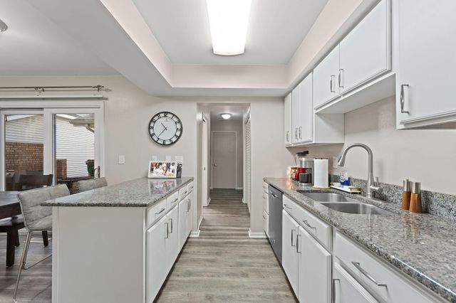 2610 Knollwood Drive, Crown Point, IN 46307