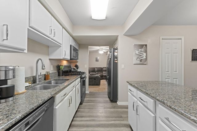 2610 Knollwood Drive, Crown Point, IN 46307