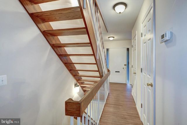 1502 FARSTA CT, Reston, VA 20190