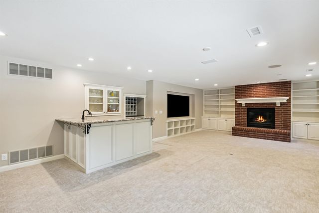 12610 E Meadow Ct, Wichita, KS 67206