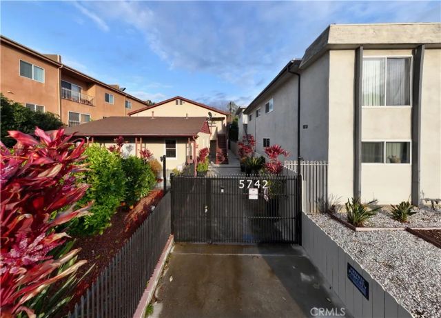 5742 Woodman Avenue 2, Valley Glen, CA 91401