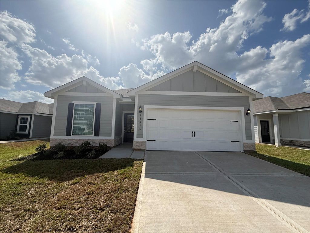 15875 Berry Hill Drive, Conroe, TX 77303