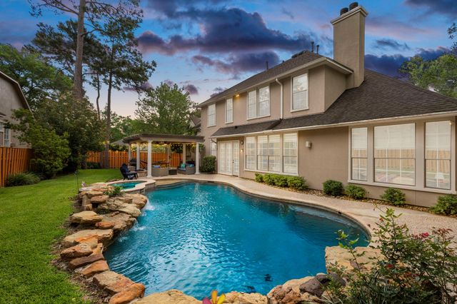 107 E Mirror Ridge Circle, The Woodlands, TX 77382