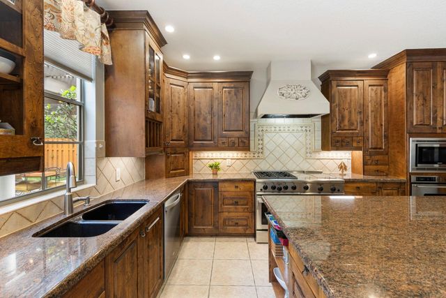 107 E Mirror Ridge Circle, The Woodlands, TX 77382
