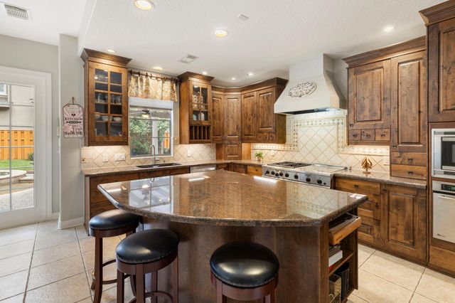 107 E Mirror Ridge Circle, The Woodlands, TX 77382