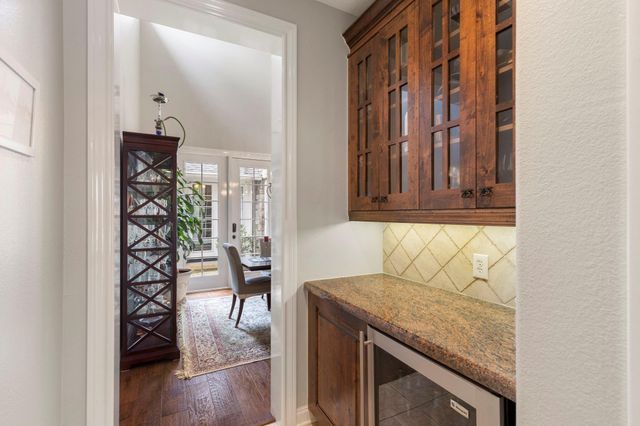 107 E Mirror Ridge Circle, The Woodlands, TX 77382