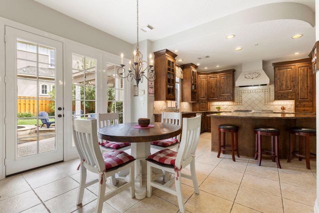 107 E Mirror Ridge Circle, The Woodlands, TX 77382