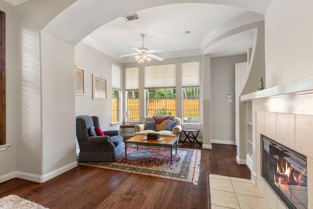 107 E Mirror Ridge Circle, The Woodlands, TX 77382