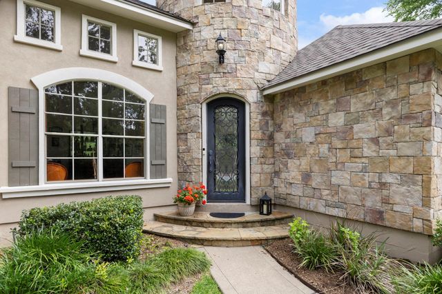 107 E Mirror Ridge Circle, The Woodlands, TX 77382