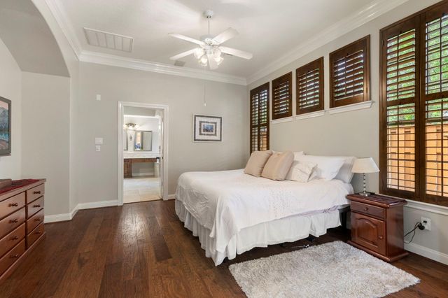 107 E Mirror Ridge Circle, The Woodlands, TX 77382