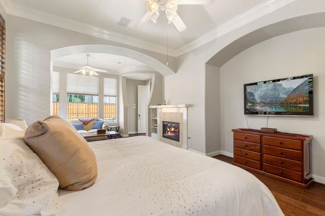 107 E Mirror Ridge Circle, The Woodlands, TX 77382