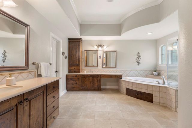 107 E Mirror Ridge Circle, The Woodlands, TX 77382