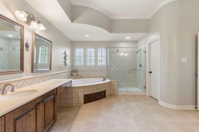 107 E Mirror Ridge Circle, The Woodlands, TX 77382
