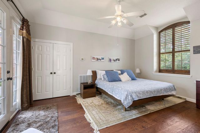 107 E Mirror Ridge Circle, The Woodlands, TX 77382