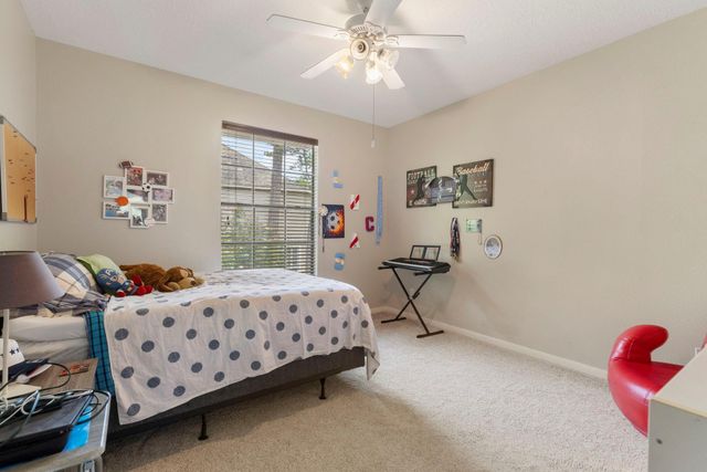 107 E Mirror Ridge Circle, The Woodlands, TX 77382