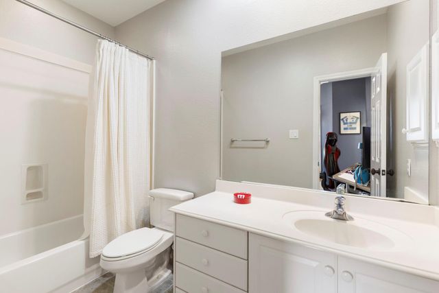 107 E Mirror Ridge Circle, The Woodlands, TX 77382