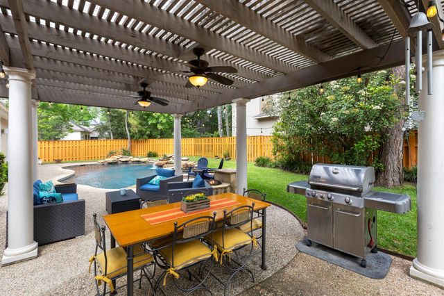 107 E Mirror Ridge Circle, The Woodlands, TX 77382