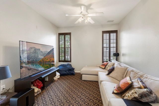 107 E Mirror Ridge Circle, The Woodlands, TX 77382
