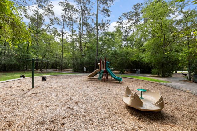 107 E Mirror Ridge Circle, The Woodlands, TX 77382