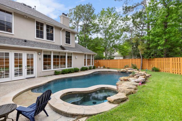 107 E Mirror Ridge Circle, The Woodlands, TX 77382