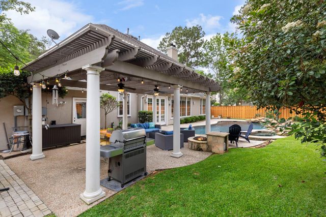 107 E Mirror Ridge Circle, The Woodlands, TX 77382