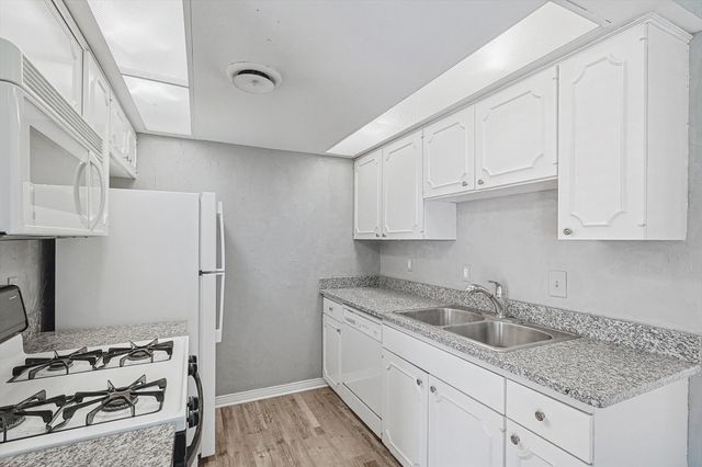 15931 Stillwood Street 2095, Dallas, TX 75248