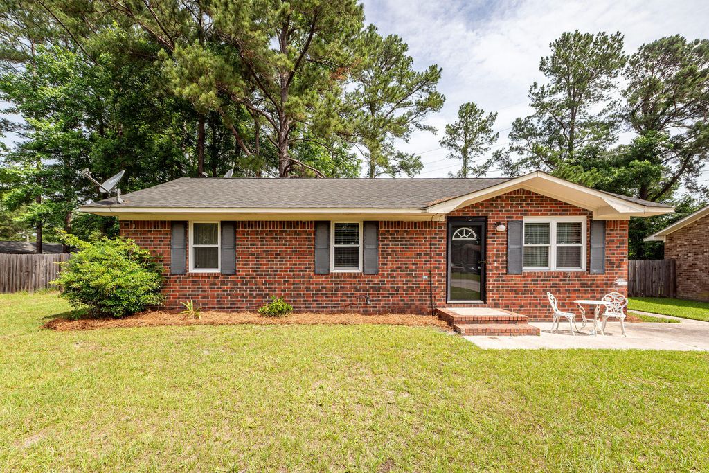 111 Fripp Lane, Summerville, SC 29483