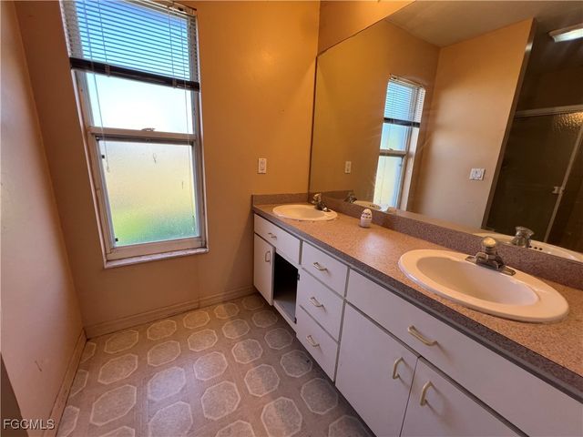 1504 NE 2nd TER, Cape Coral, FL 33909