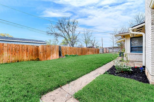 915 Warren Way, Richardson, TX 75080