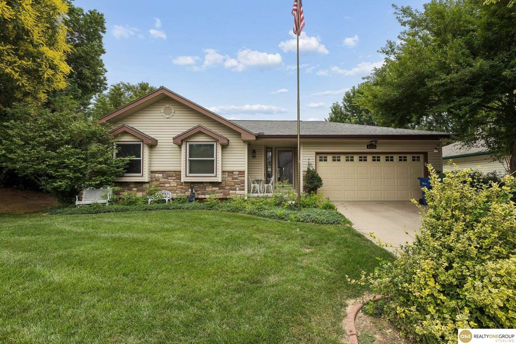 11715 S 25th Avenue Circle, Bellevue, NE 68123
