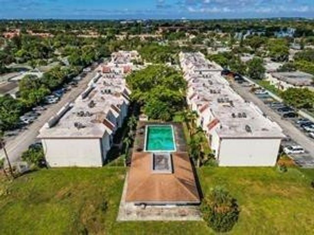 1744 NW 55th Avenue 102, Lauderhill, FL 33313