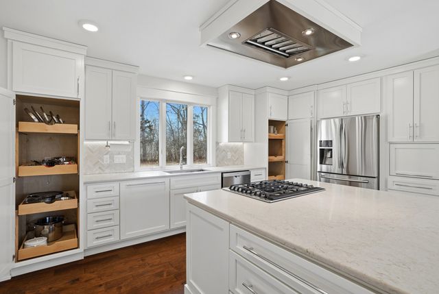 2111 ROCK QUARRY RD, Columbia, MO 65201