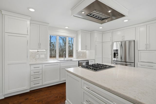 2111 ROCK QUARRY RD, Columbia, MO 65201