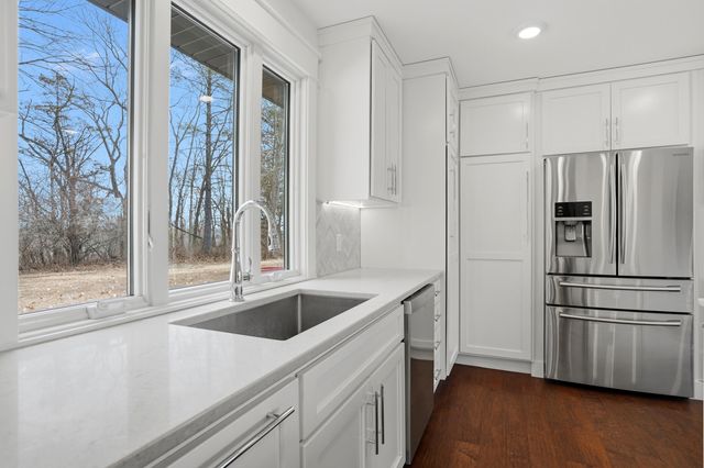 2111 ROCK QUARRY RD, Columbia, MO 65201