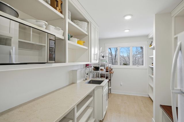 2111 ROCK QUARRY RD, Columbia, MO 65201