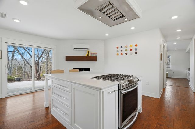 2111 ROCK QUARRY RD, Columbia, MO 65201