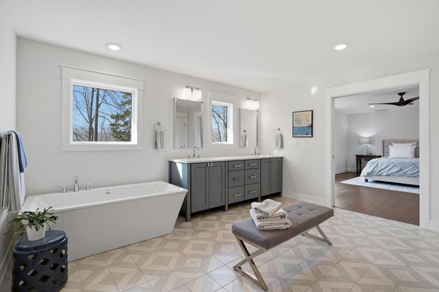 2111 ROCK QUARRY RD, Columbia, MO 65201