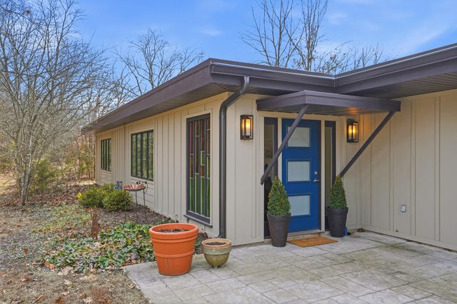 2111 ROCK QUARRY RD, Columbia, MO 65201