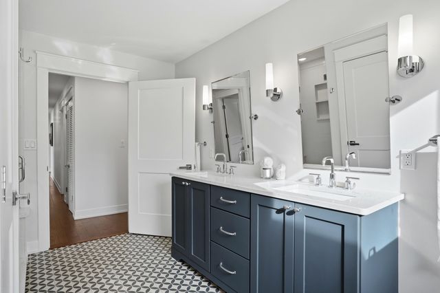 2111 ROCK QUARRY RD, Columbia, MO 65201